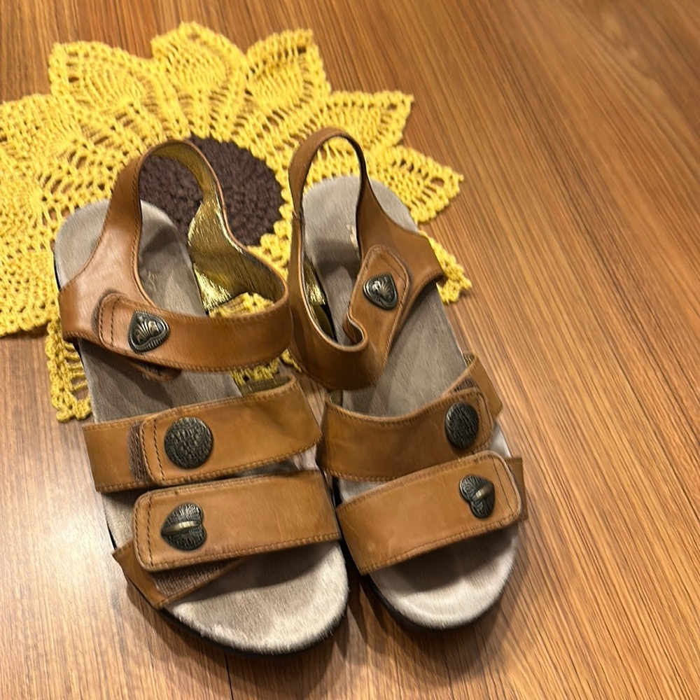 Algeria  Olivia cognac burnished sandals
